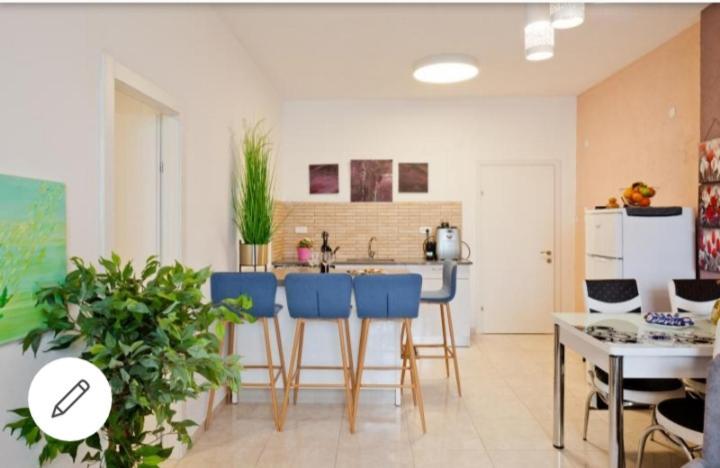 Bat Yam On The Beach Apartamento Exterior foto